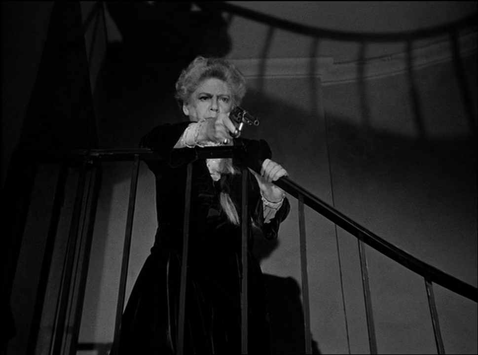 Кадр из фильма «Винтовая лестница» (1946)