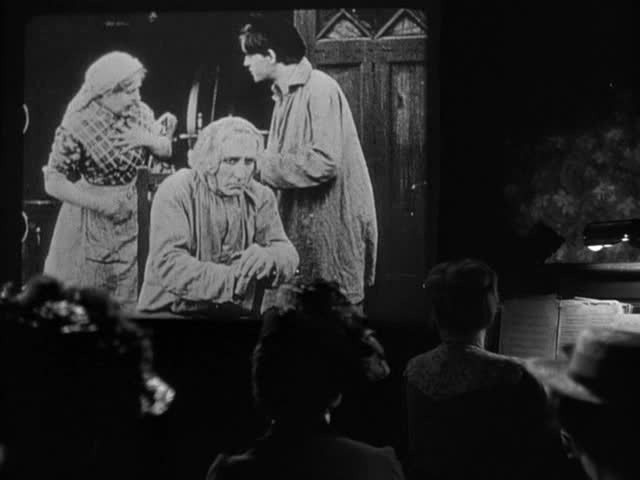 Кадр из фильма «Винтовая лестница» (1946)