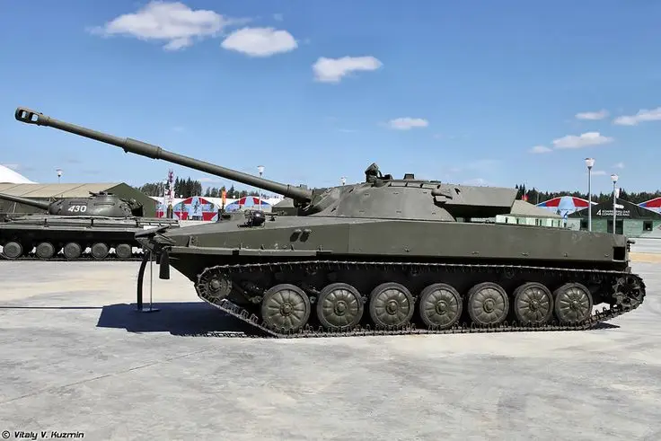 Фотографий ходового образца "Объекта 906Б" до наших дней не дошло, но его предшественник – "Объект 906" – сохранился в металле и может дать представление о внешнем облике экспериментальной машины