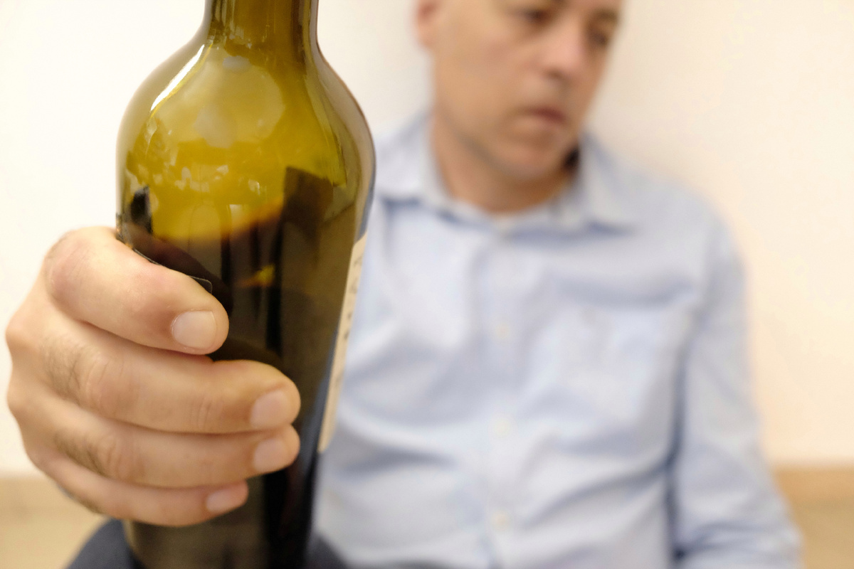 Как происходит биотрансформация этанола в организме. (источник изображения: freepik.com)