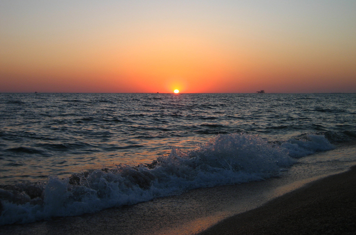 В Голубицкую интересно приехать и ради спокойного отдыха, и ради винодельческого путешествия, и ради активного морского досуга — здесь развиты кайт- и виндсёрфинг, яхтинг. Фото: Сергей Нет / Яндекс Карты