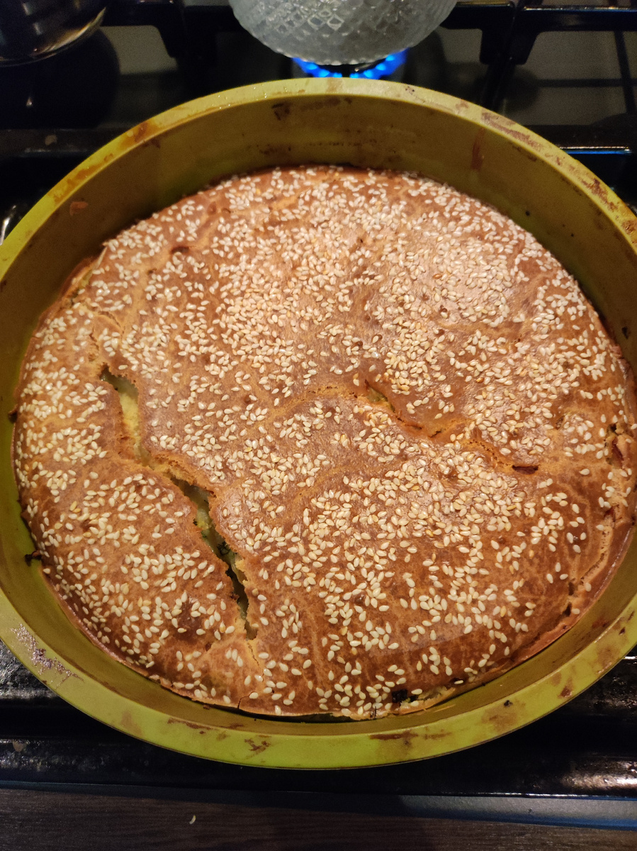 Почему-то треснул