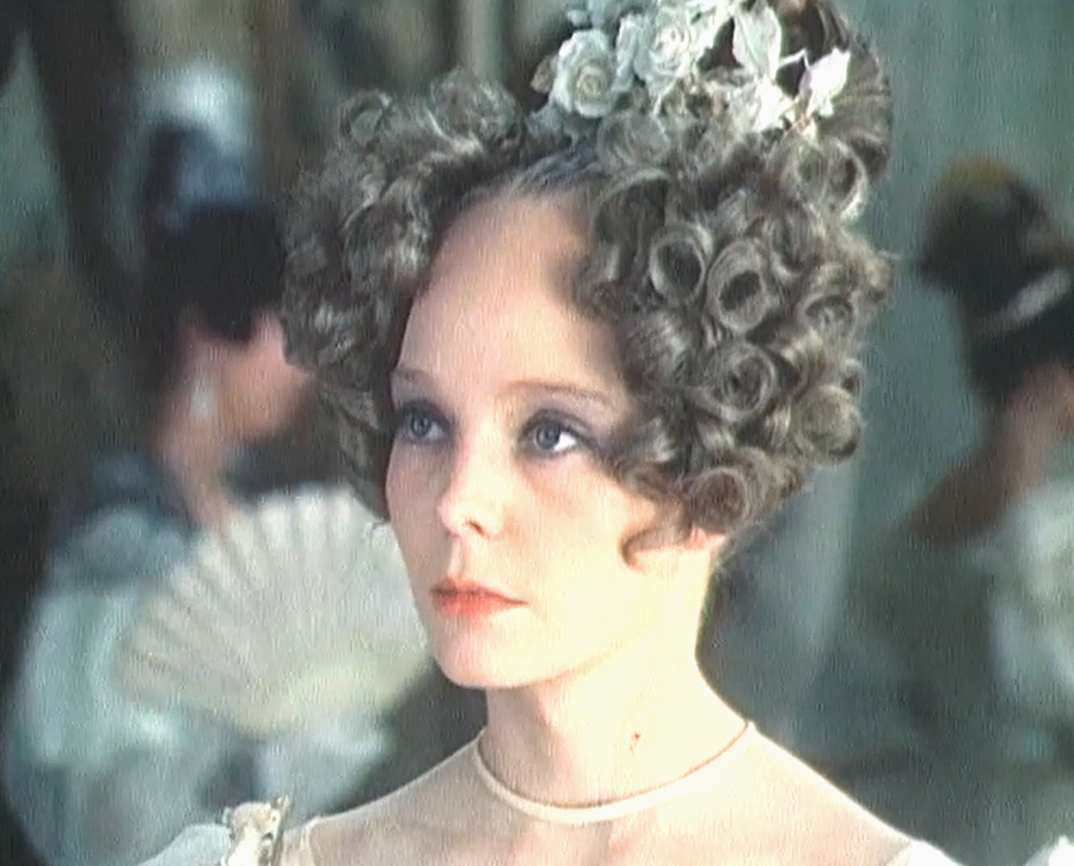 Кадр из кинофильма "Красное и черное", 1976 г., режиссер Сергей Герасимов, сценаристы Сергей Герасимов, Георгий Склянский, композитор Юрий Мацкевич (скриншот)