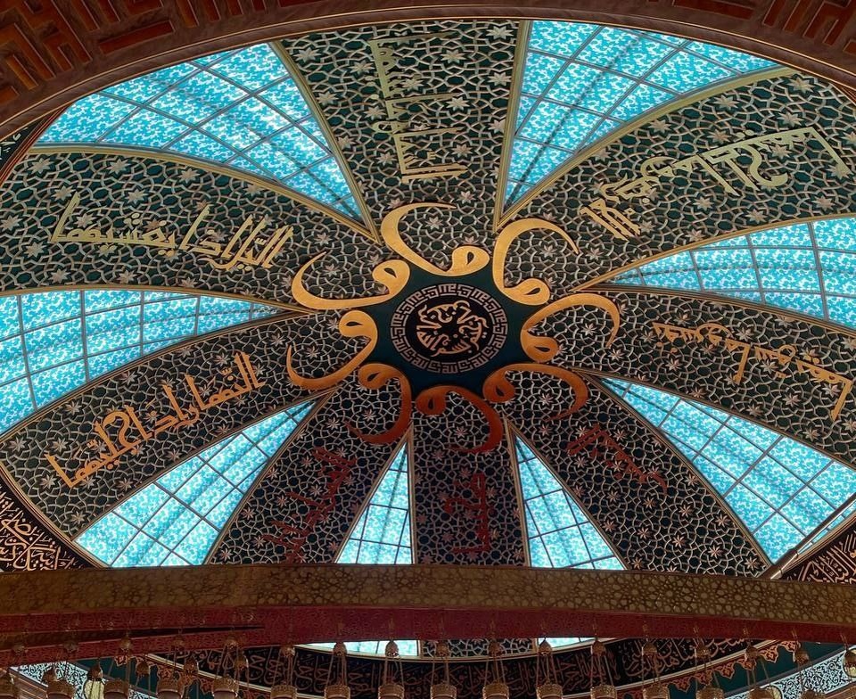 Купол в мечети Сердце матери в Аргуне (Чечня)