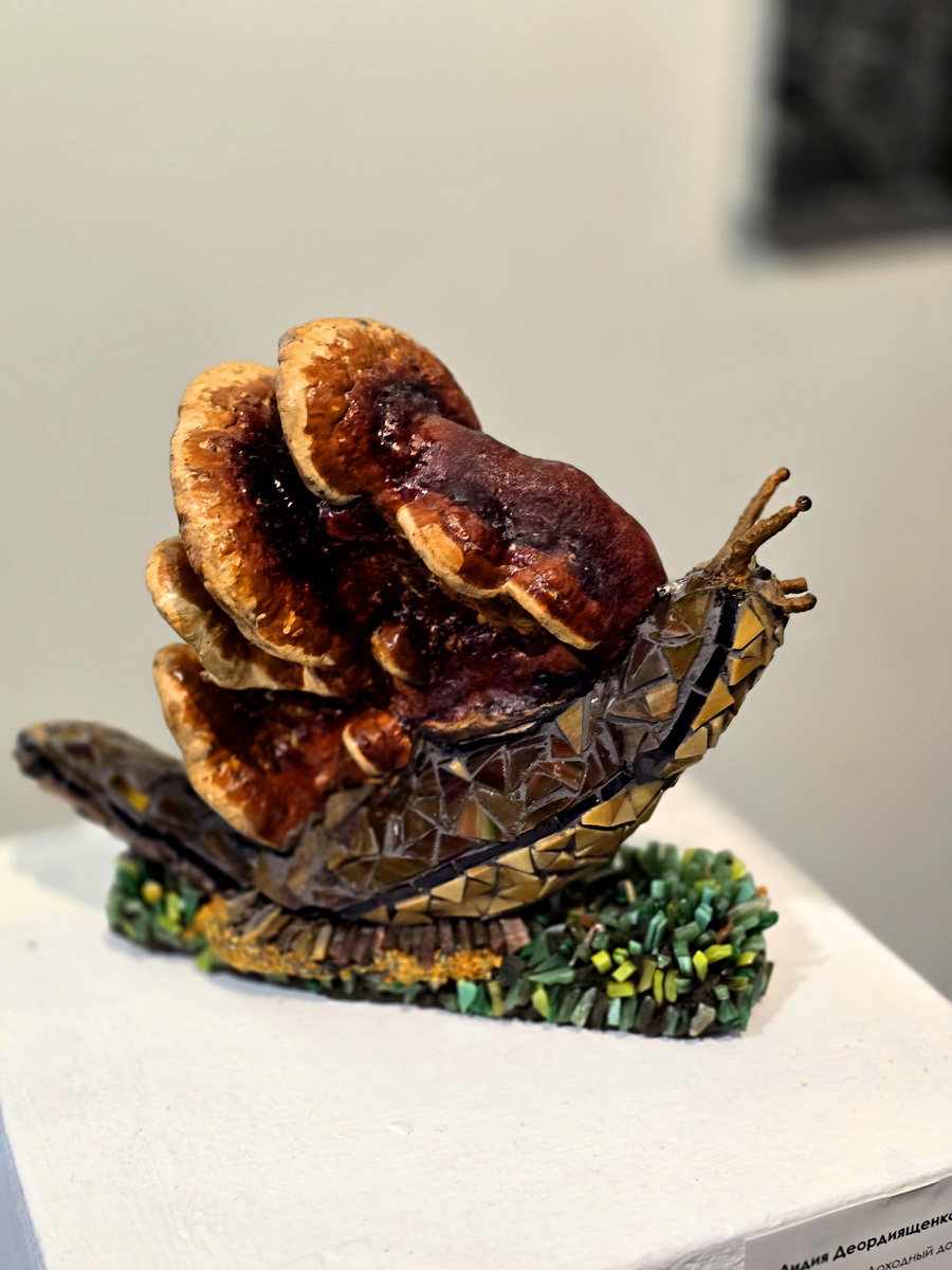 Скульптура "Доходный домик улитки", Лидия Диордиященко, из экспонатов выставки