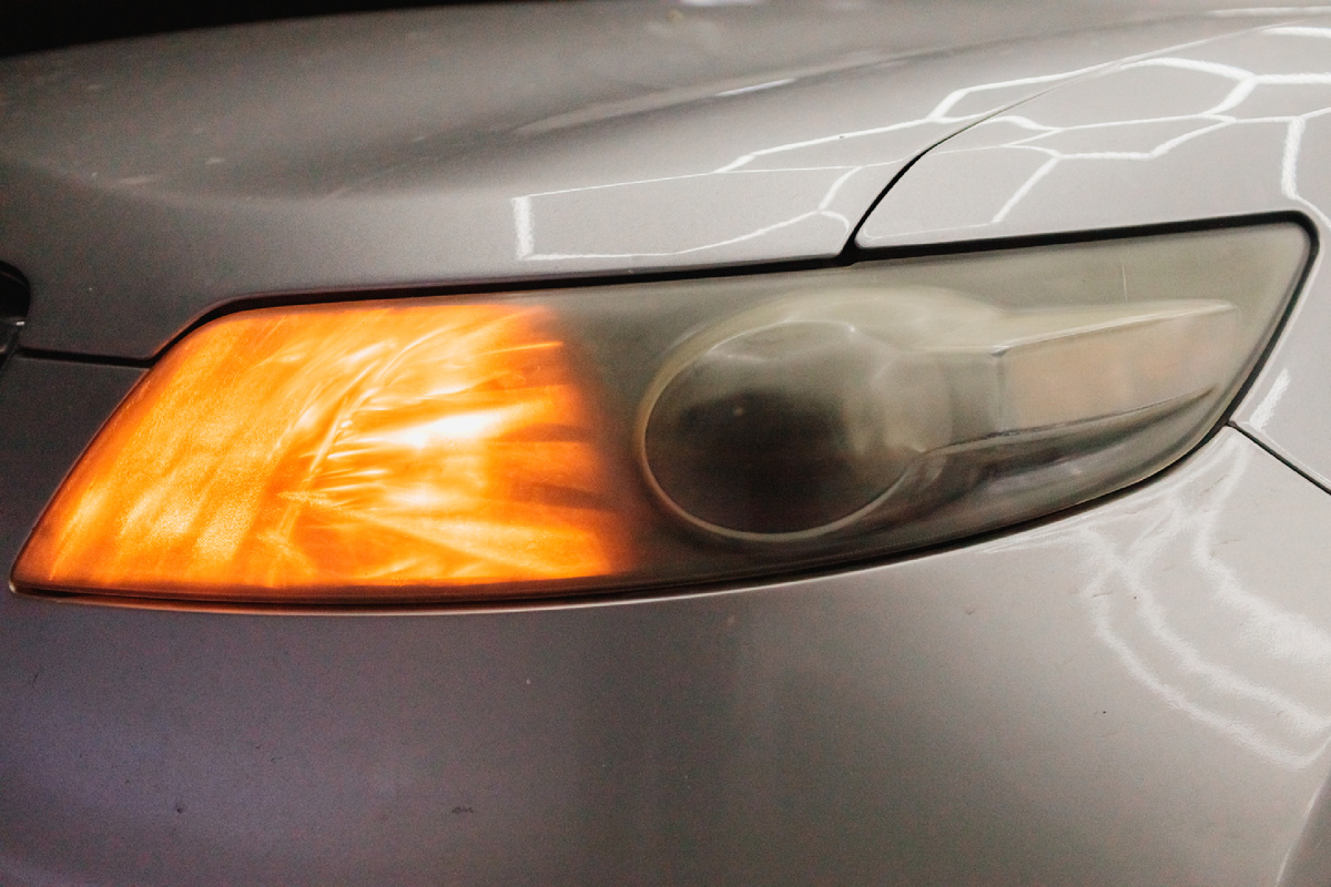 Источник фото: https://custom-heroes.ru/raboty/vid-uslugi/avtosvet/nashi-raboty/infiniti-fx45-vosstanovlenie-sveta-i-novoe-dyhanie-s-linzami-aozoom-k3/