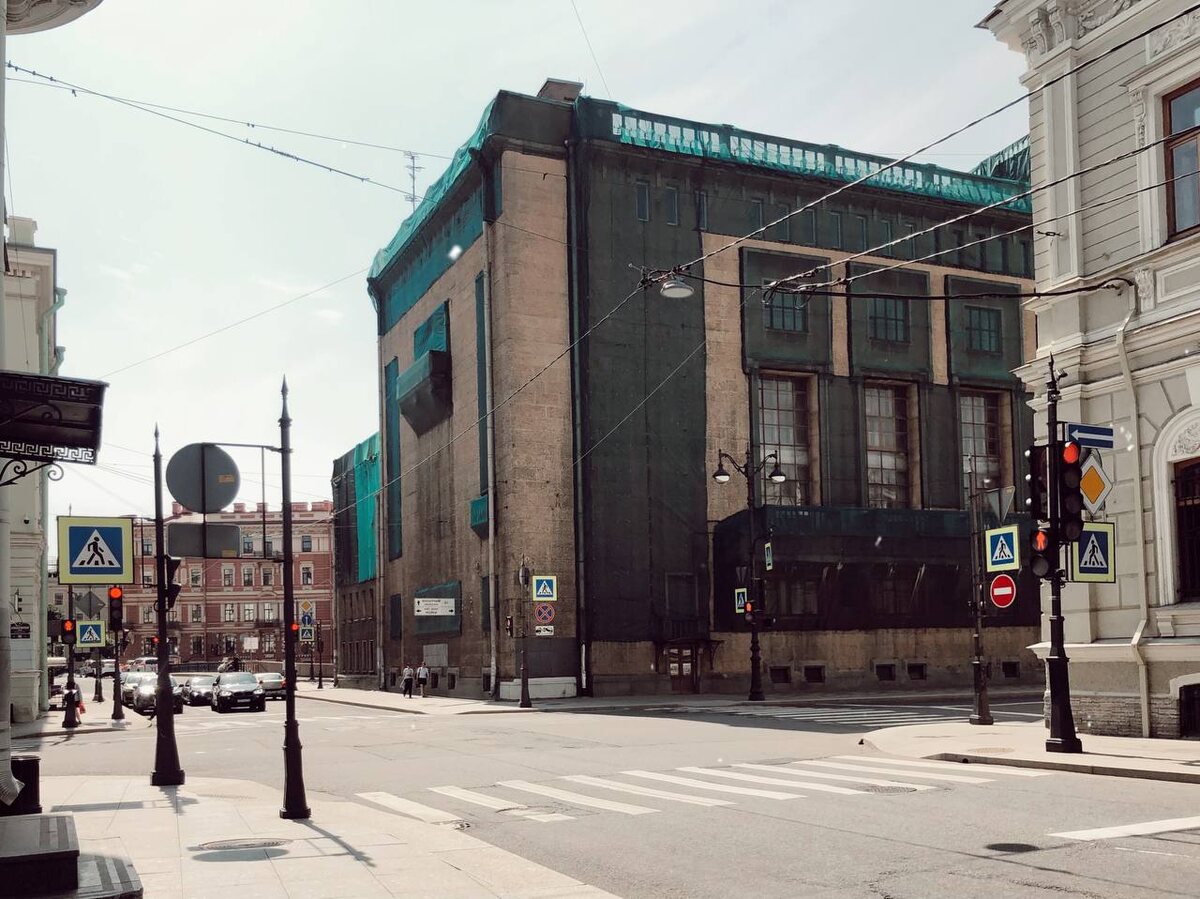 угол Почтампского и Большой Морской (район м. Адмиралтейская)