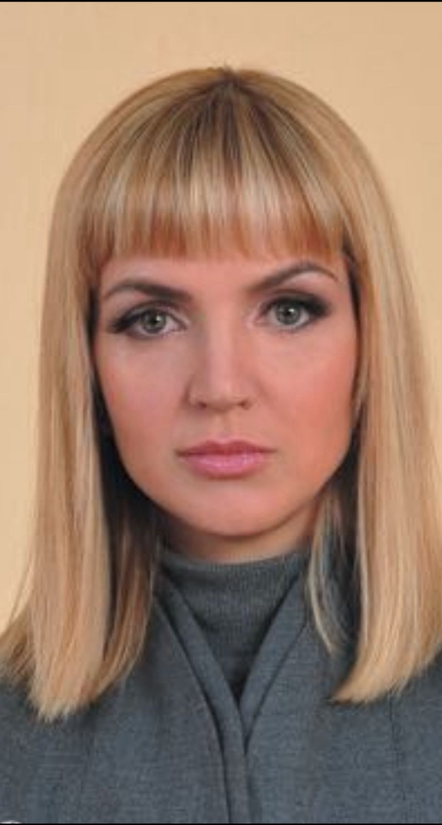 Тренд 2010. Макияж был более ярким и резким.