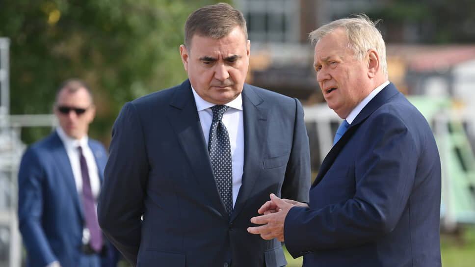 Помощник президента Алексей Дюмин выслушал главу ВТБ Андрея Костина.📷Фото: Дмитрий Азаров / Коммерсантъ