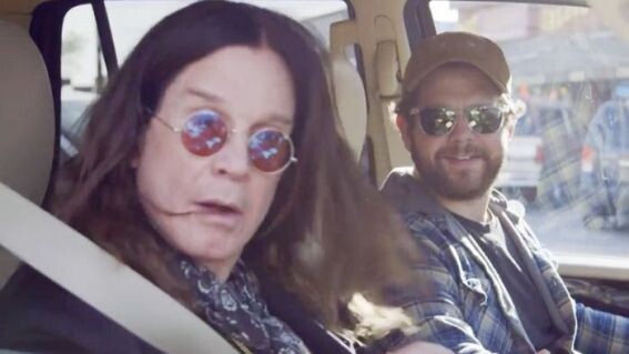 Кадр из фильма о путешествии Оззи со своим сыном в конце 2010-х