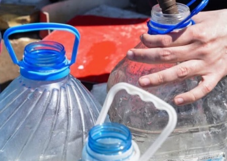    Нажива на воде в магазинах и отсутствие её в кранах — что происходит в ДНР на фоне гуманитарного кризиса