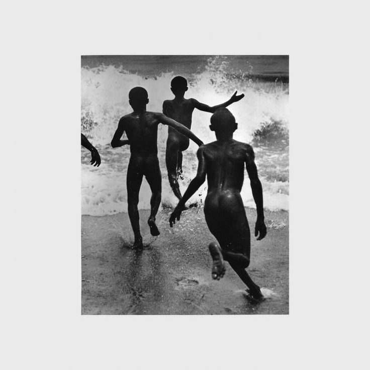  Три мальчика на озере Танганьика, 1930. Фотограф Мартин Мункачи