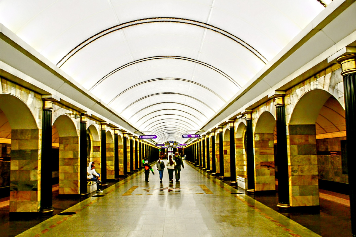 Станция метро "Адмиралтейская".