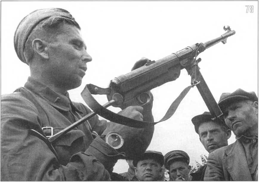 Красноармеец с трофейным МР-40