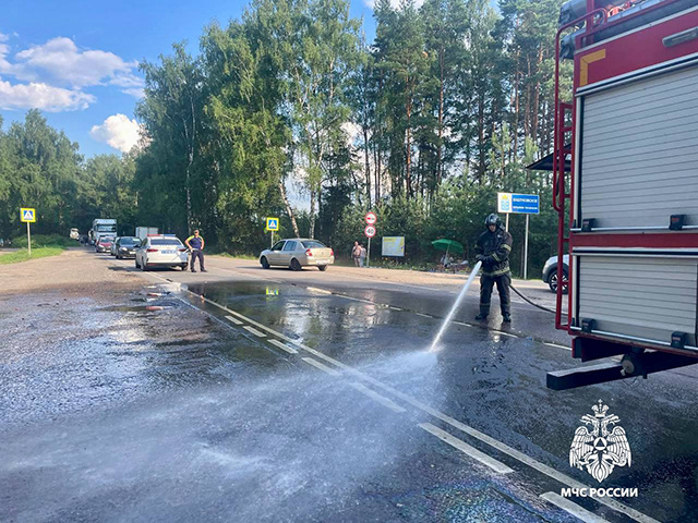 Под Тверью спасатели ликвидировали последствия ДТП с мотоциклом