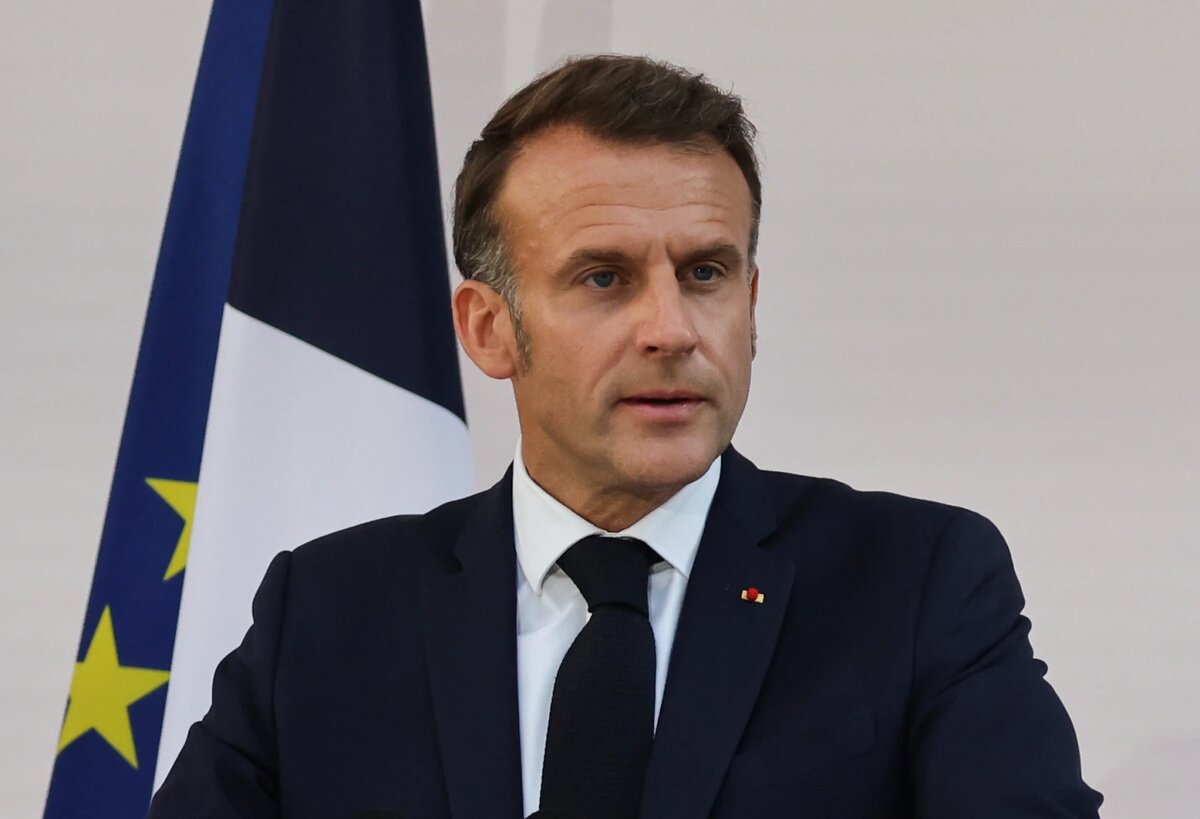 Эмануэль Макрон (фр.: Emmanuel Macron).