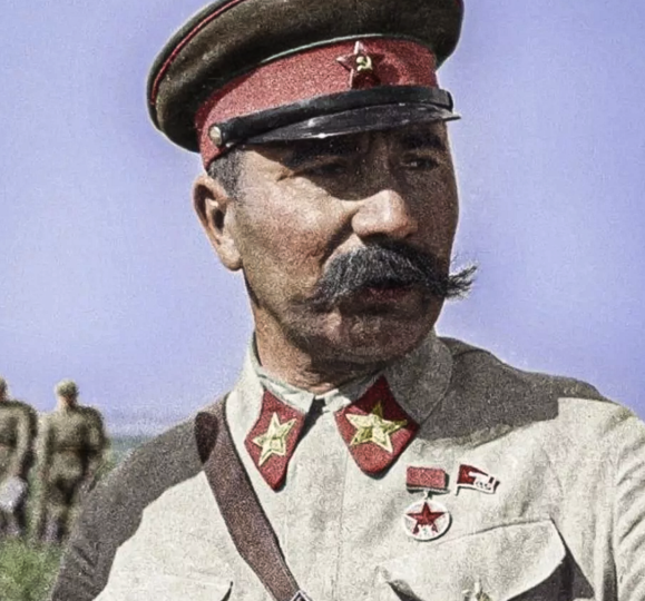 Малоизвестный исторический факт. Когда Семёна Будённого пришло арестовывать НКВД он оказал сопротивление. Это спасло ему жизнь