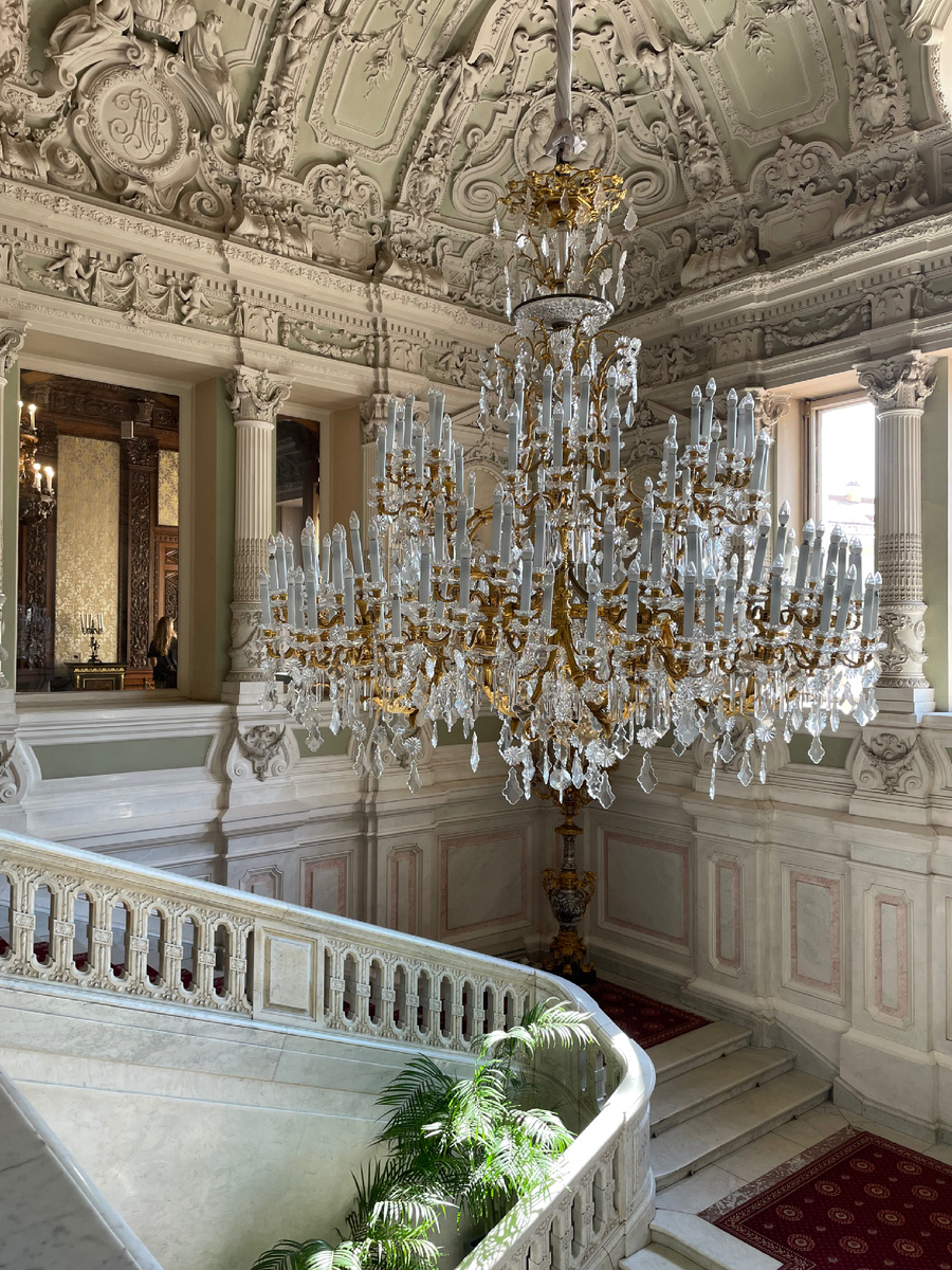 Парадная лестница 