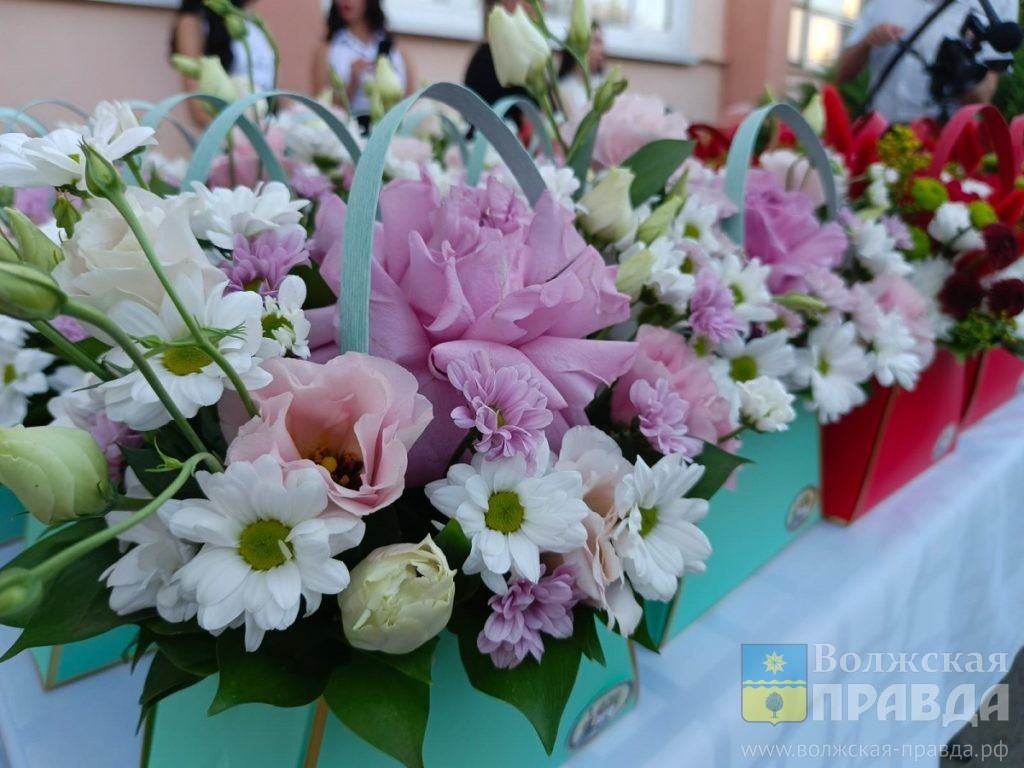     Доказано делом: 25 жителей Волжского удостоены высоких муниципальных наград
