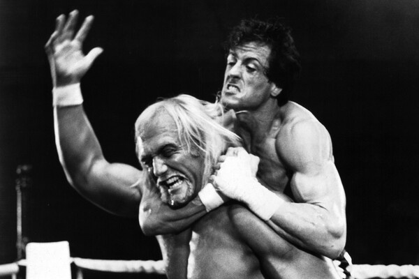    Халк Хоган и Сильвестр Сталлоне в кадре из фильма «Рокки 3» (1982) / MGM/UA