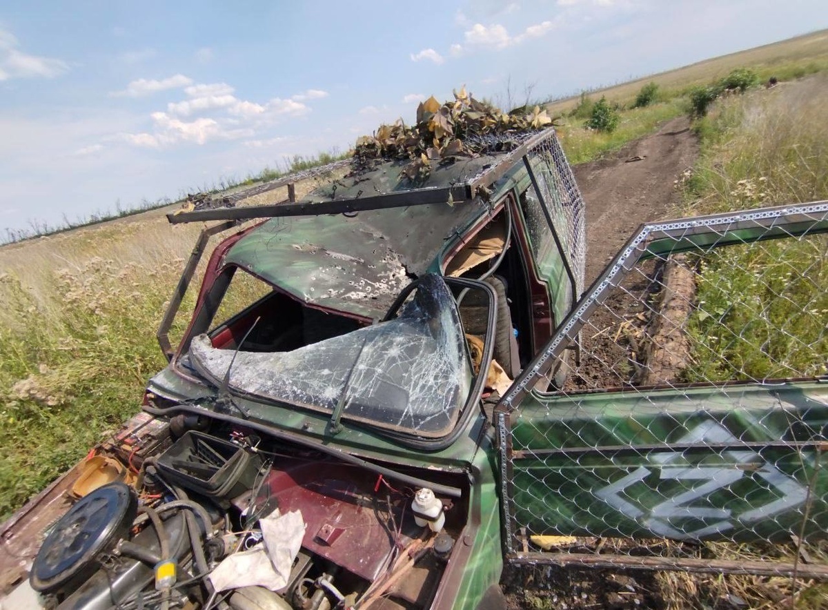     «Нива» после удара двух украинских дронов / «Ростех»