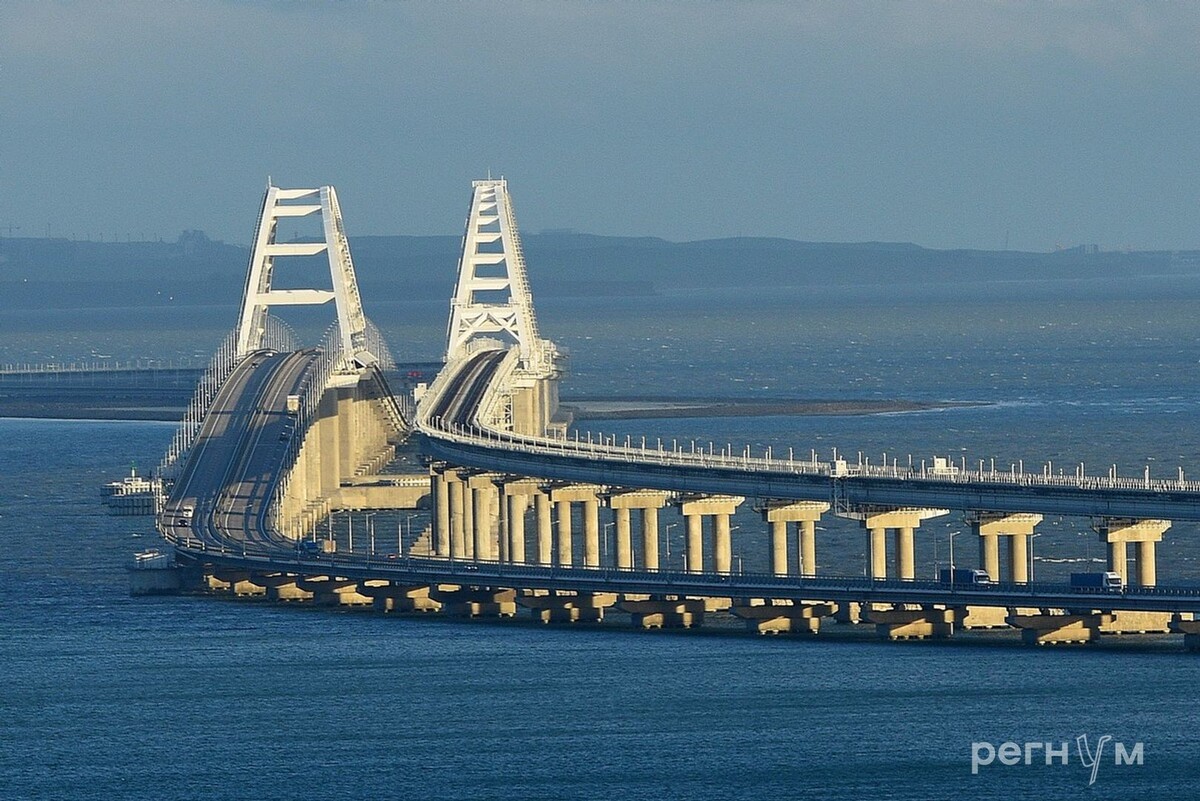    Керчь. Вид с горы Митридат на город и Крымский мост. Май 2021 года / Источник: Наталия Судец © ИА REGNUM