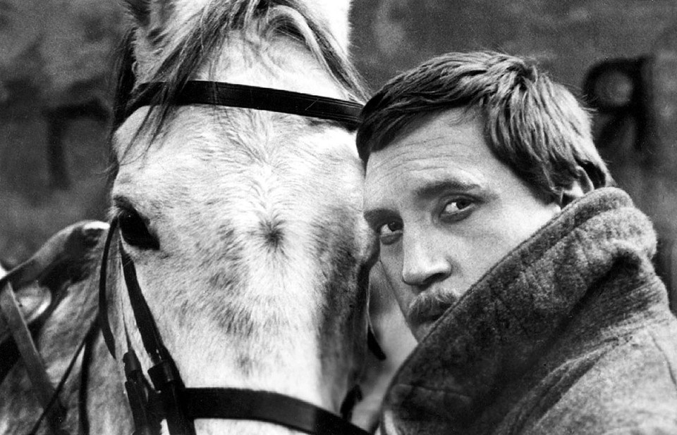    За эти 45 лет, что прошли после его смерти, каждая его роль, каждое слово в его стихах, каждый день его жизни изучены под микроскопом GLOBAL LOOK PRESS