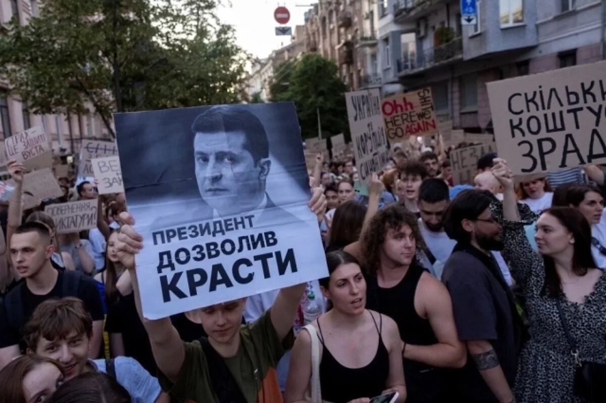    Депутат Рады Дмитрук: у протестов есть шанс, пока они выгодны Западу