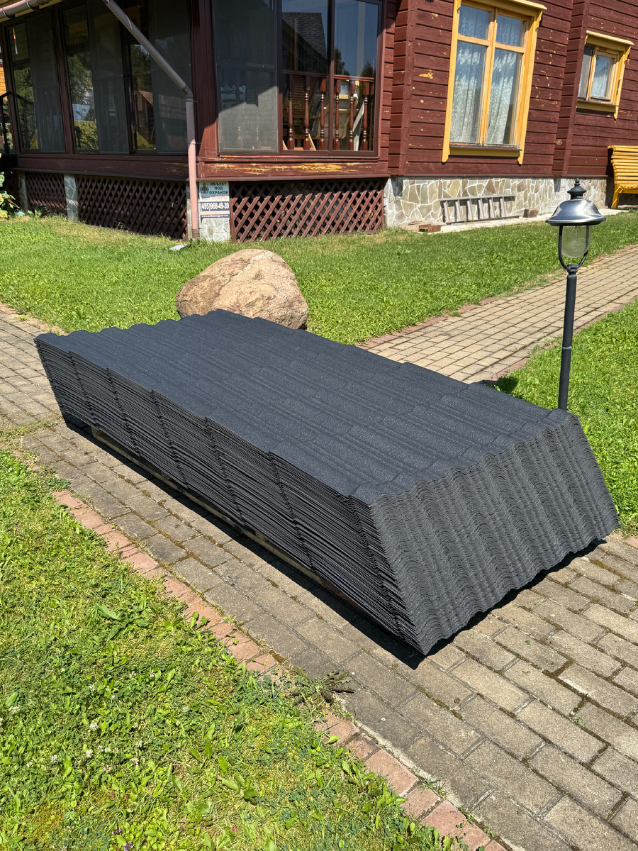 Кровля Гумибо, цвет - графит, размер 2200х1050х37 На фото 160 м2. Источник: gumibo.pro