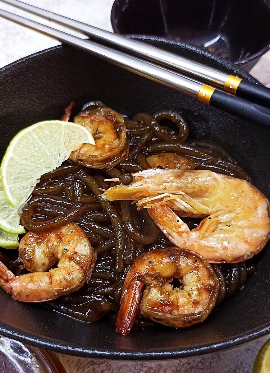 Лапша по-сычуански с креветками