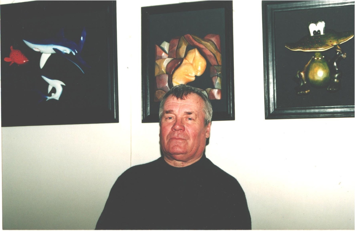  Мастер на той самой охотничье-рыболовной выставке в феврале 2004 г. Фото автора.