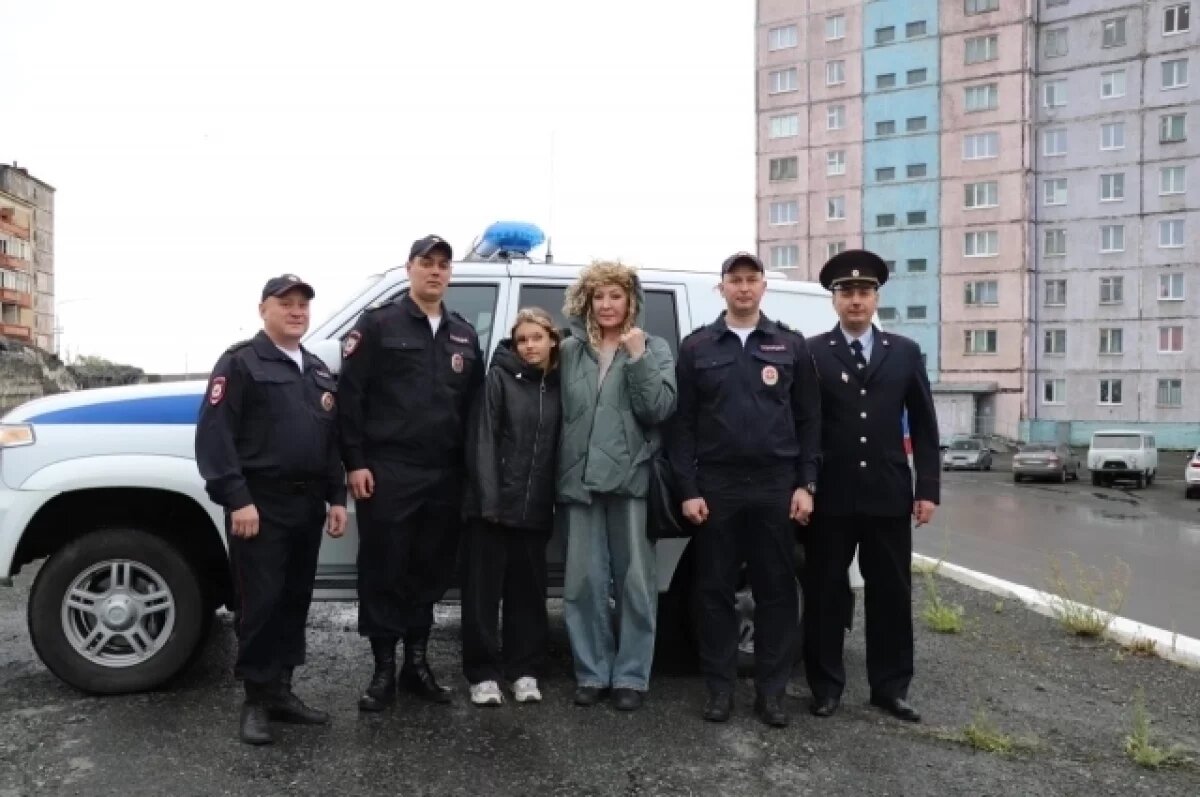    На севере школьница ушибла руку и не могла выбраться из заброшенного здания