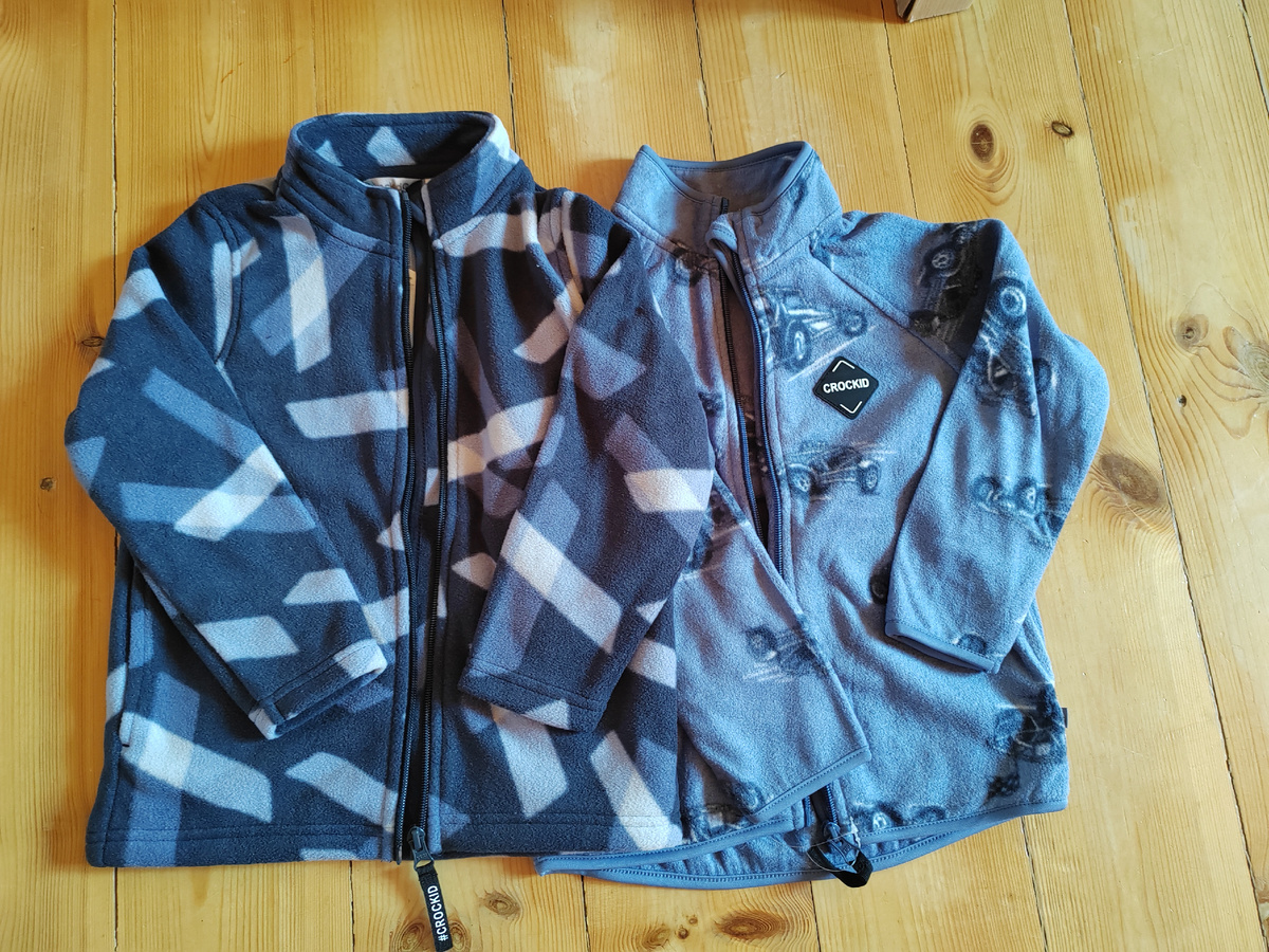 Флиски по распродаже. Около 1000 рублей за шт. 