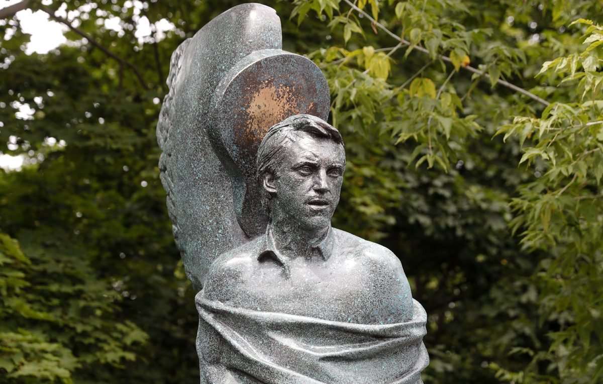    Памятник на могиле Владимира Высоцкого  Михаил Джапаридзе/ТАСС