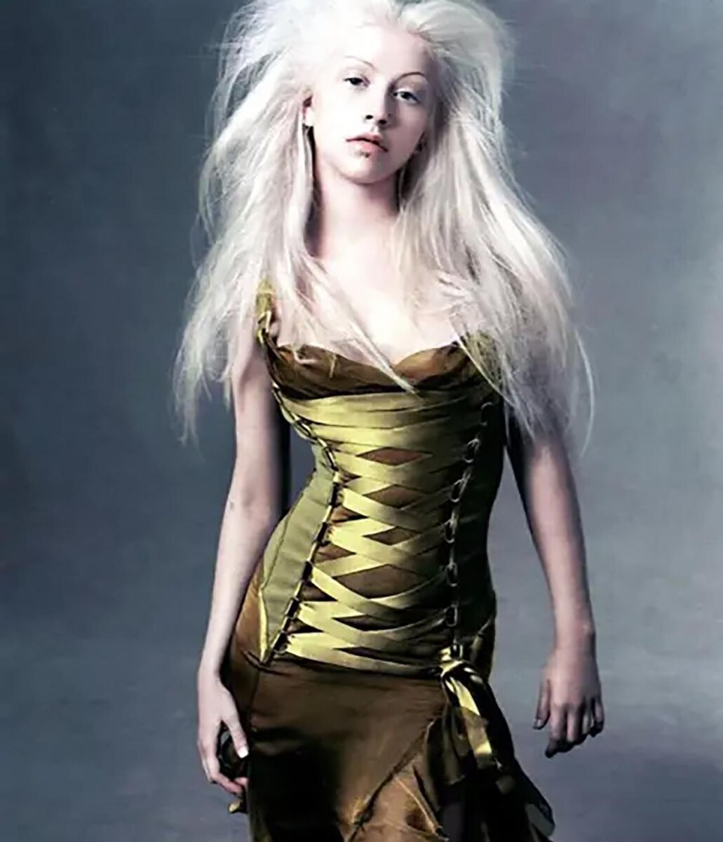 Кристина Агилера в платье Versace 22 года назад