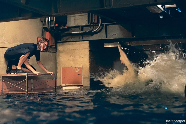 Кадр из фильма "Глубокое синее море", 1999, реж. Ренни Харлин