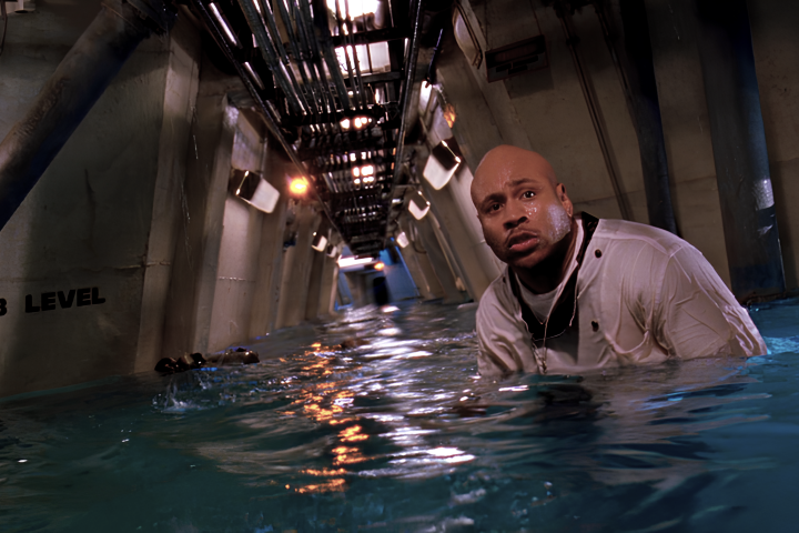 Кадр из фильма "Глубокое синее море", 1999, реж. Ренни Харлин