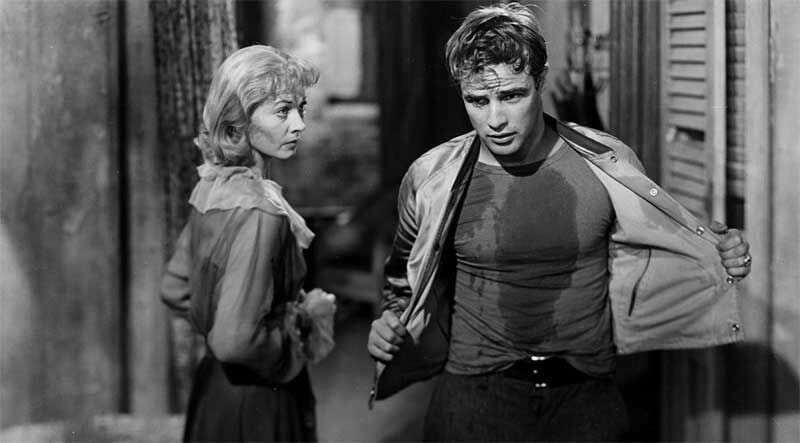 Кадр из фильма "Трамвай «Желание»". Марлон Брандо и Вивьен Ли. Яндекс картинки.