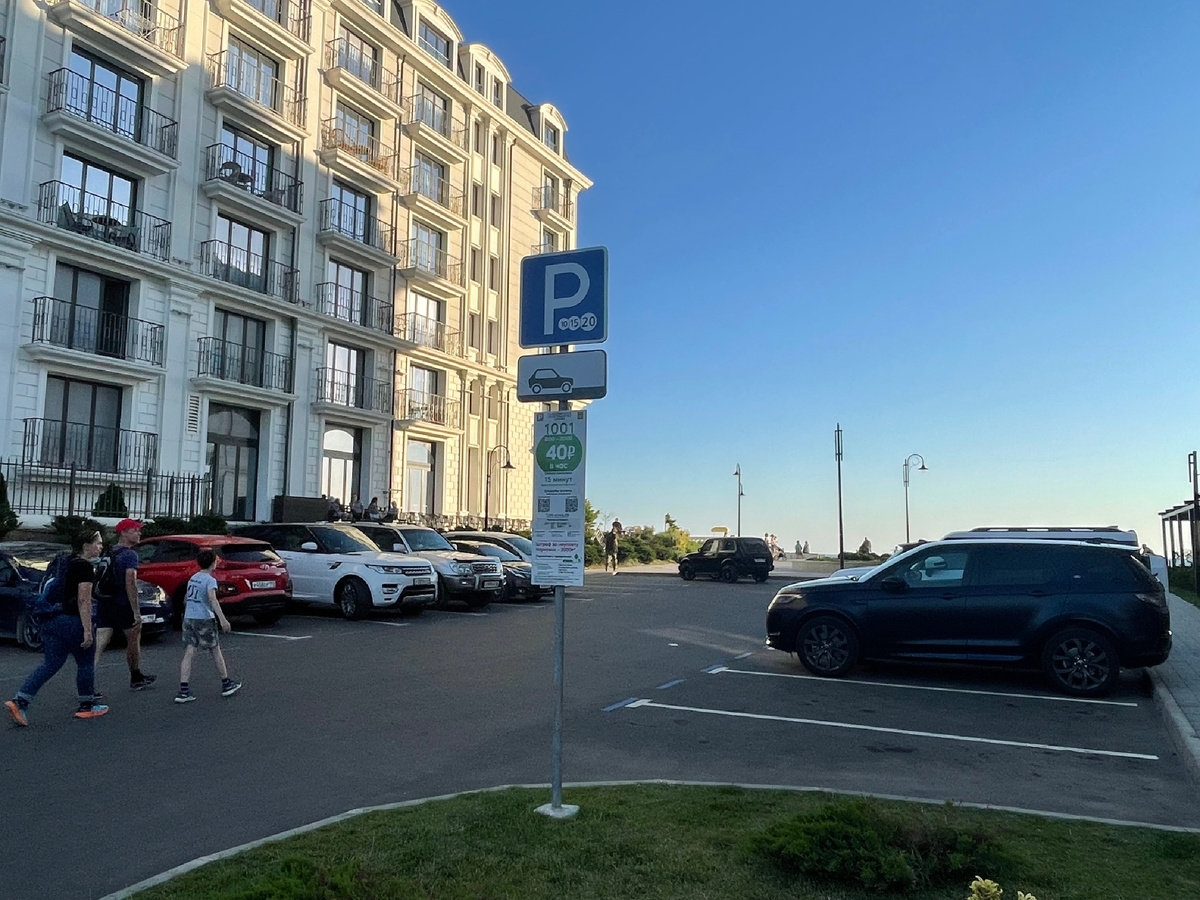 Платные парковки заполонили город, они появляются даже в спальных районах