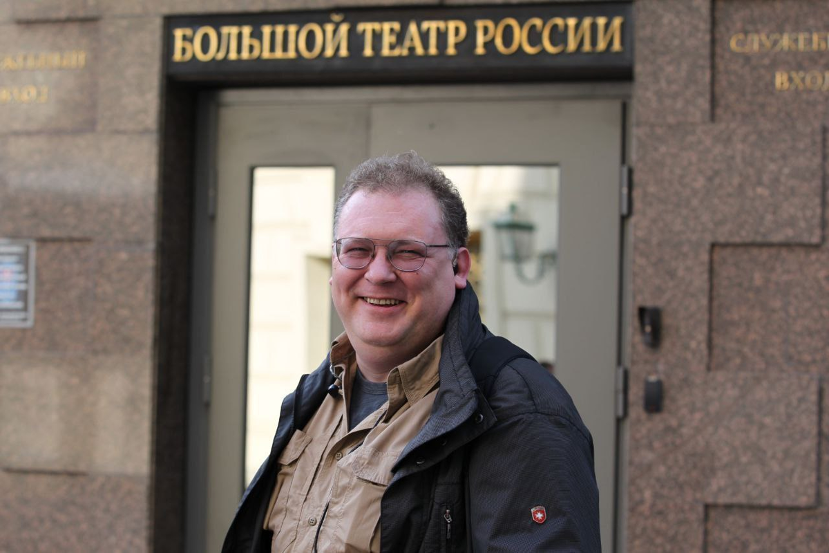    Борис Игоревич Лифановский — солист оркестра Большого театра России, основатель и владелец ClassicalMusicNews.Ru, журналист и продюсер. С 1999 по 2001 — артист оркестра Мариинского театра. С 2007 года является концертмейстером группы виолончелей оркестра Большого театра России