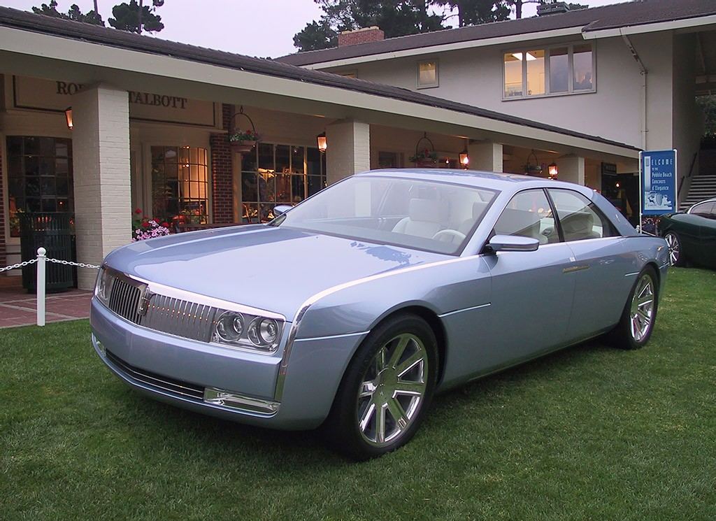 Lincoln Continental Concept 2002 с уникальным для марки V12