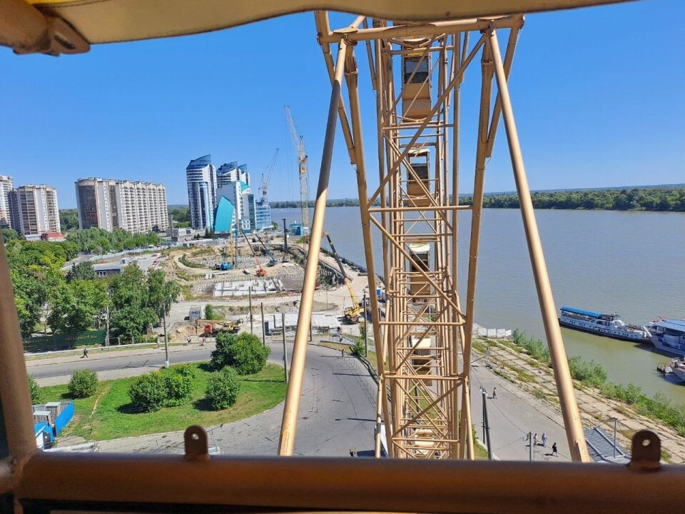    Колесо обозрения в Барнауле, июль 2025. Источник: "Толк"