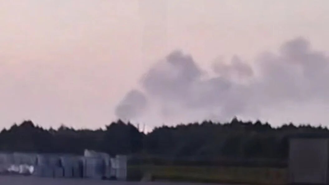    Очевидцы видели задымление в районе порохового завода. Фото: скриншот "Трейлеры и видео"