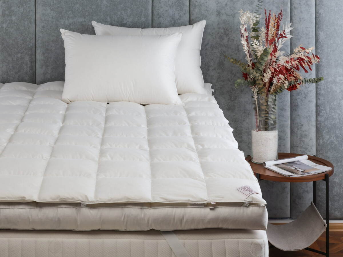 Упругая пухо-перовая перина и воздушный и мягкий пуховый наматрасник - золотой стандарт комфорта