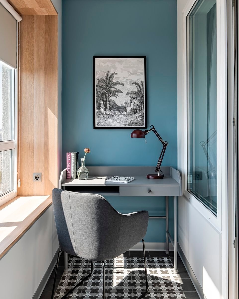 На фото: интерьер лоджии в квартире 30 кв.м, ЖК «Мейн Хаус». Дизайнер: Анастасия Гурина (@aginterior.ru); стилист: @yansonyuliya; фотограф: Максим Максимов