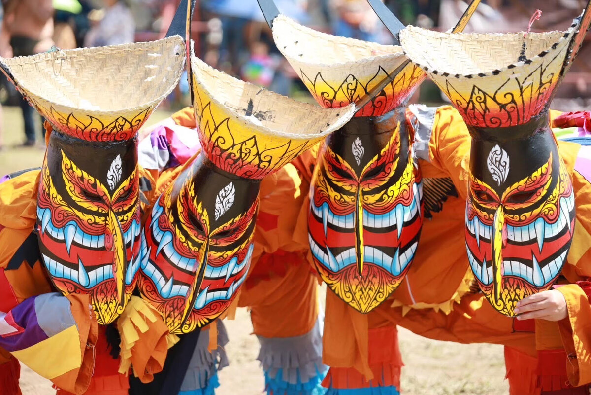 Театр масок Кхон - традиционная фишка Фестиваля призраков в Таиланде и одна из самых ярких деталей Тайского фестиваля в Москве. Источник фото www.phuruakeereeresort.com.