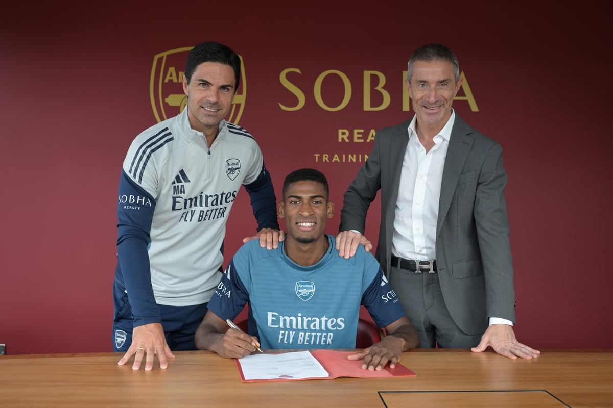 Источник: https://sports.yahoo.com/article/cristhian-mosquera-arsenal-confirm-fifth-160254564.html