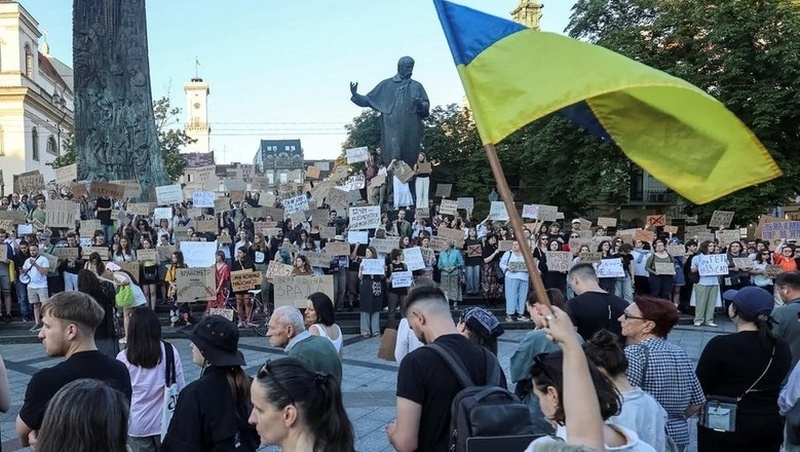    Сценарий «Янукович-2». Зеленский договаривается о своём свержении?