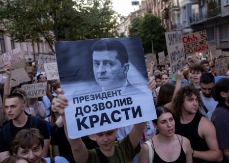    Сценарий «Янукович-2». Зеленский договаривается о своём свержении?