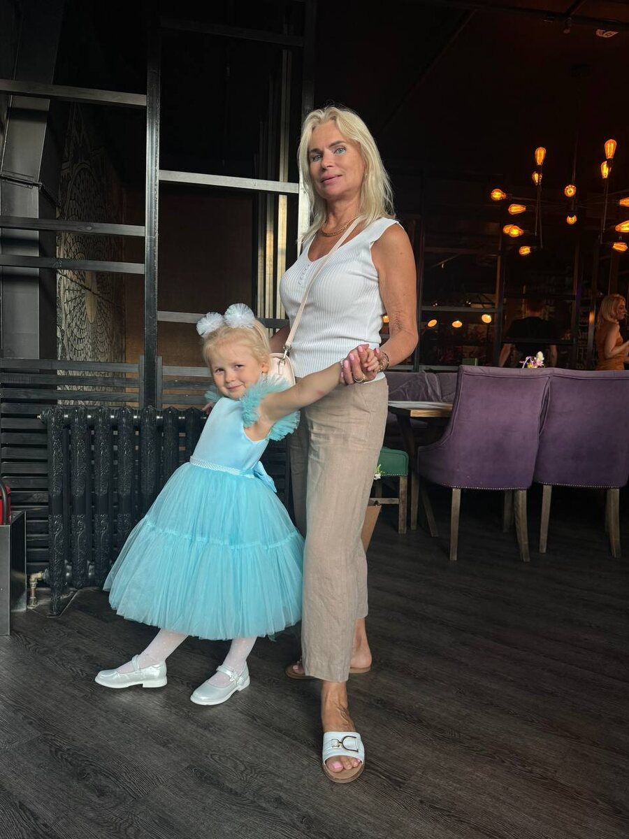 Мама Дмитрия с внучкой Викторией (дочь Дмитрия)